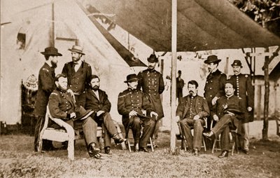 Generaals Grant, Badeau, Rawlins, Comstock en Porter, en kolonels Duff, F. D. Dent, Robinett en Parker, 1861-65 door Mathew B. Brady